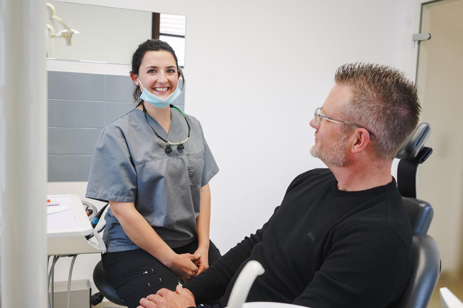 Zahnarztpraxis Dr. med. dent. Lisa Epping M.Sc. Zahnmedizinische Prophylaxeassistentin (m/w/d) gallery